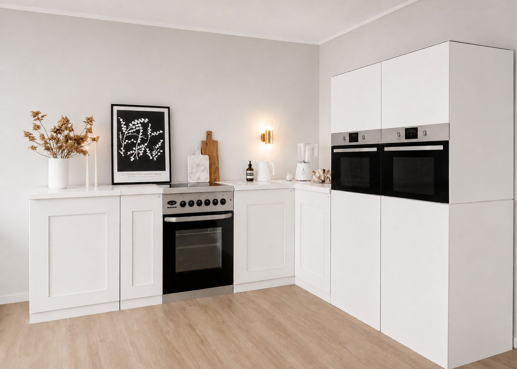 Cocina de cartón 270 × 240 cm con dos módulos altos en blanco nieve para Home Staging