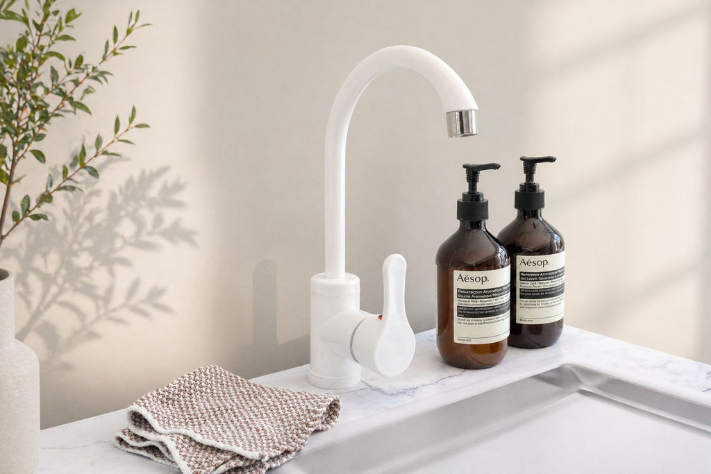 módulo de cozinha com réplica de lava-loiça e torneira para Home Staging