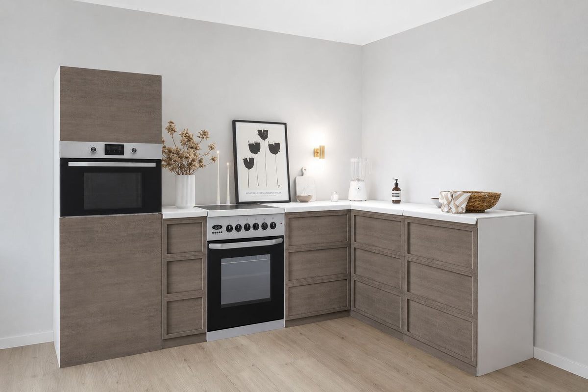 Cocina de cartón 270 × 180 cm con módulo alto y cocina independiente de atrezo – ejemplo de uso en Home Staging