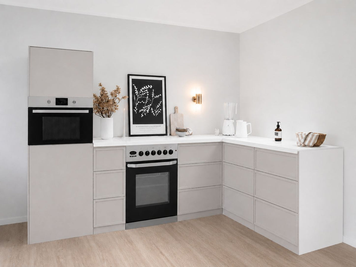 Cocina de cartón 270 × 180 cm con módulo alto y cocina independiente de atrezo – ejemplo de uso en Home Staging