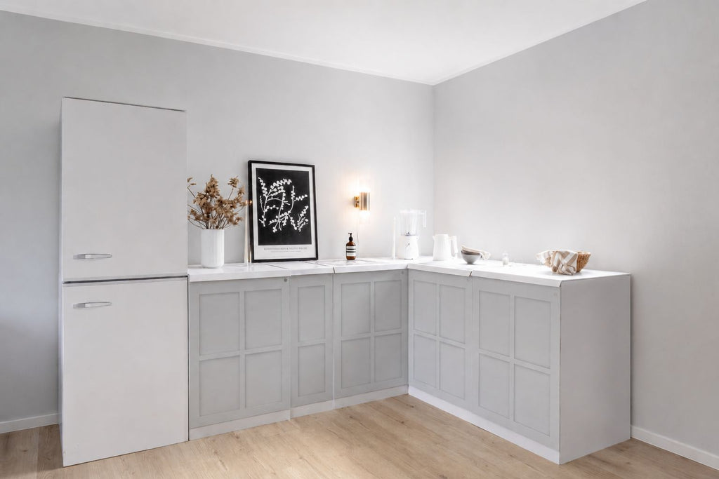 Cocina de cartón 270 × 180 cm con frigorífico – ejemplo de uso en Home Staging