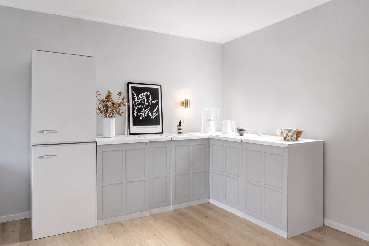 Cocina de cartón 270 × 180 cm con frigorífico – ejemplo de uso en Home Staging